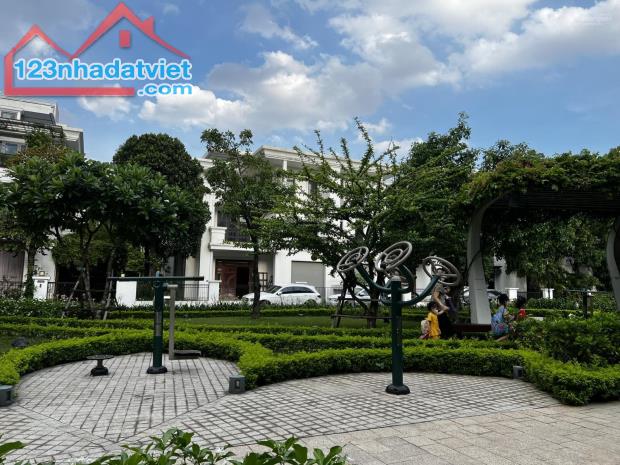 Bán nhanh Biệt thự B2  Vinhomes Gardenia, view Vườn Hoa, Giá 250 triệu/m2 - 2