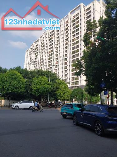 Giá Rẻ, Bán Đất Ngõ 206 Cổ Linh, Bát Khối, Long Biên, 56m2, MT4m, Phân Lô, Ô Tô