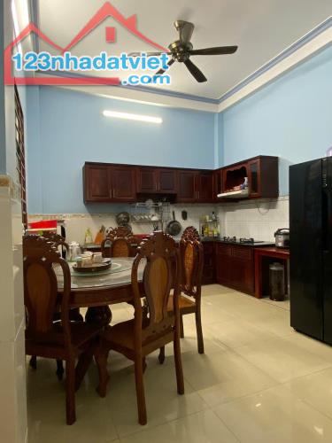 🏡 nhà 3 tầng, 4 phòng ngủ, 10 phòng trọ, giá 6 tỷ – Sở hữu ngay tại Dĩ An, Bình Dương! - 2