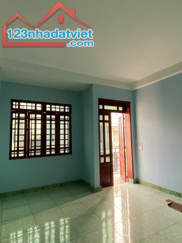 🏡 nhà 3 tầng, 4 phòng ngủ, 10 phòng trọ, giá 6 tỷ – Sở hữu ngay tại Dĩ An, Bình Dương! - 4