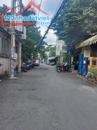 HẺM XE HƠI DIỆN TÍCH LỚN HIẾM -400M .. CẠNH BV HỒNG ĐỨC - ĐƯỜNG QUANG TRUNG....TRUNG TÂM G - 1
