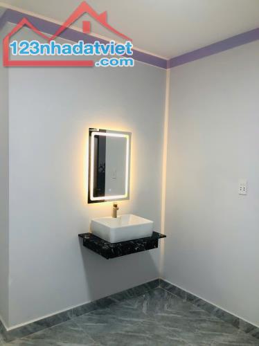 Bán nhà gác lửng 3pn, 2Wc. Vị trí gần chợ, gần công ty, gần trường học cấp 2 - 5