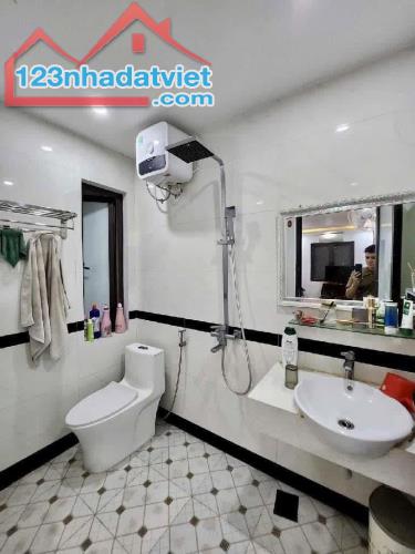 Bán Gấp - Nhà Đẹp Ở Ngay - Linh Quang - Đống Đa - Dt :35m2/5tầng/4,3mMT * Chốt nhỉnh 6 tỷ - 2