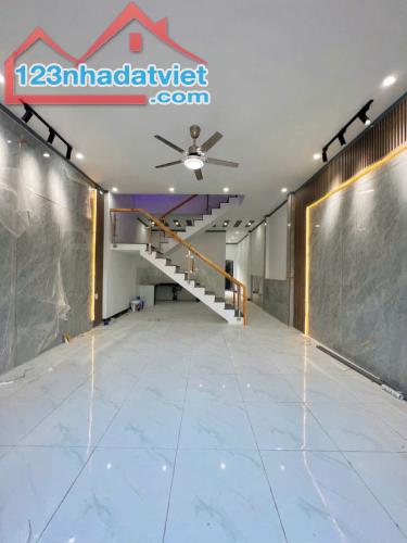 Chủ kẹt tiền bán gấp căn nhà 100m2 ngay cuối đường Đồng Khởi giá chỉ 2tỷ100 còn bớt - 1