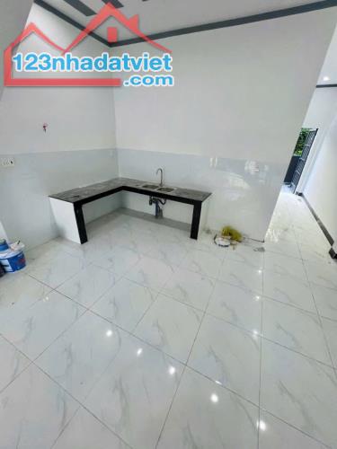 Chủ kẹt tiền bán gấp căn nhà 100m2 ngay cuối đường Đồng Khởi giá chỉ 2tỷ100 còn bớt - 2