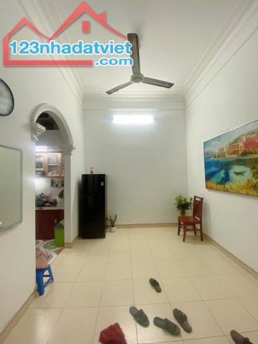 Nhà Lac long quân - 5 tầng -36m2