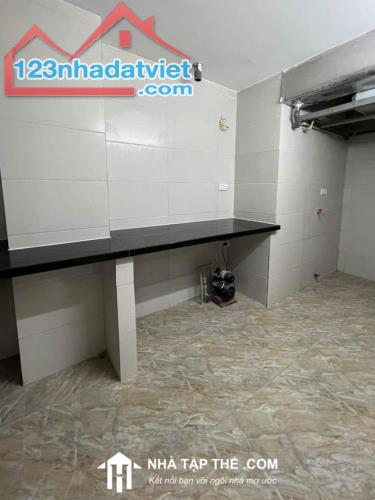 BÁN NHÀ TẬP THỂ PHỐ 8/3 - HAI BÀ TRƯNG - DIỆN TÍCH 65M2 - GIÁ 3.65 TỶ - LÔ GÓC - KINH DOAN - 3