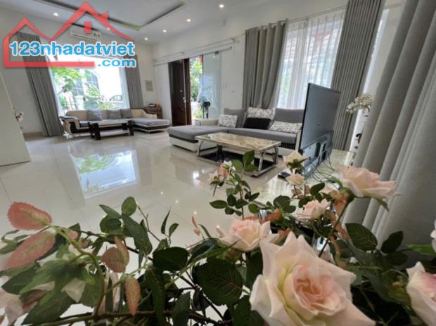 Biệt thự biển AN VIÊN, NHA TRANG, DT 264 m2, xây 1 hầm 3 tầng, sổ hồng hoàn công, bán 29 T