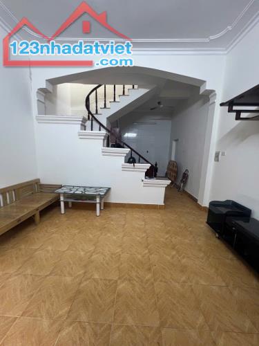 Bán nhà dân xây TT Văn Điển 40m 2 t cách phố 20m vị trí đẹp khu phố sầm uất giá 5.25 tỷ - 1