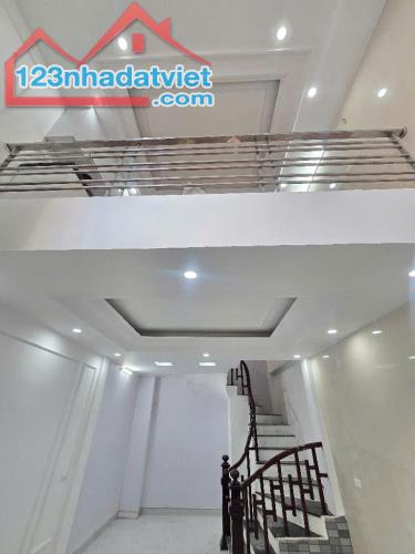 Bán Nhà Kim Giang dân xây trung tâm quận 30m x 6 t  ô tô sát nhà ở cực đẹp 5.98 tỷ