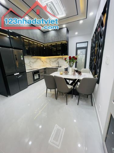 Bán nhà đẹp full nội thất đón Tết, 62m2, 4 tầng 4PN 5WC, sân thượng view LM81 và Bitexco - 2