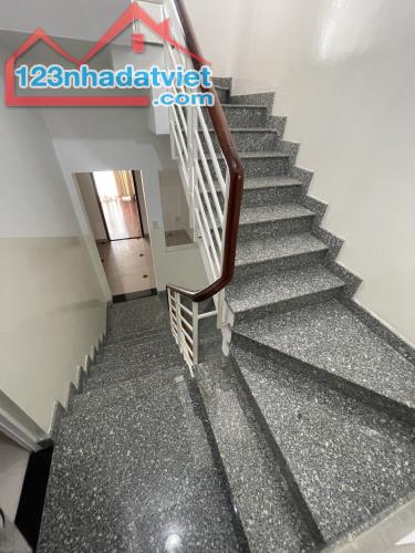 Hẻm ô tô thông ngay Lý Phục Man Q7 3 tầng, 80m2 ngang 5m, có 5PN đang cho thuê 25tr/tháng - 3