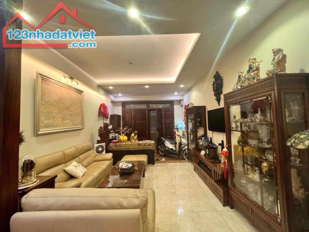 $$ NHÀ PHÂN LÔ NGÕ 61 LẠC TRUNG, 40M², GIÁ 13.6 TỶ - HIẾM CÓ! - 2