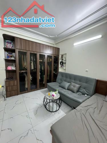 Cần bán nhà Mỹ Đình, dt 43,1m x 4 tầng, Ô tô lùi tận cửa. Giá 7,15 tỷ tặng 95% nội thất - 3