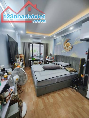 NHÀ THỊNH LIỆT HOÀNG MAI – 32 M 5 TẦNG - NHÀ MỚI Ở 1 NĂM - THOÁNG SÁNG - GẦN Ô TÔ, 5,3 TỶ