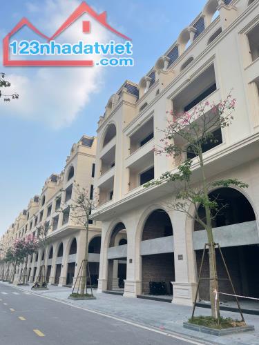 Dinh thự Royal Mansion quỹ căn siêu đẹp giá giai đoạn đầu không chênh. lh 0973681053.