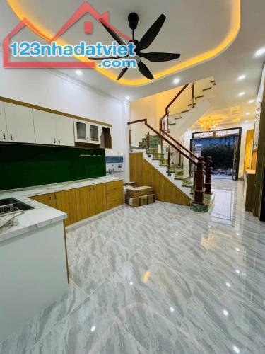 Nhà Bình Chánh 1 Trệt 2 Lầu 100m2 Hoàn Công đầy đủ AN PHÚ TÂY ! - 2