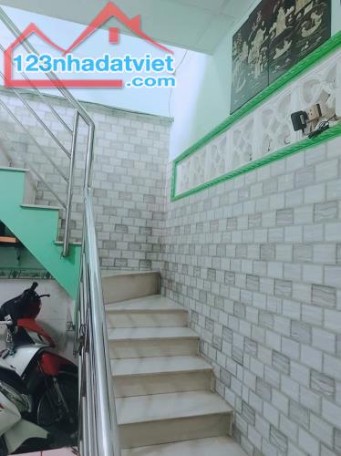 Nhà đẹp Cao Lỗ p.4 Q8 ,69m2, ngang gần 5m, hẻm ô tô cách nhà 10 chỉ 3.2T - 3