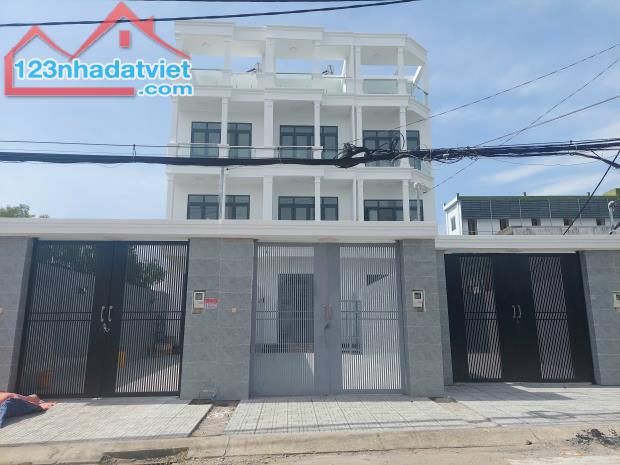 BÁN NHÀ MẶT TIỀN HÀNG TRE, 106m2, 4 TẦNG, CÓ SÂN ĐỂ XE HƠI, LONG THẠNH MỸ, QUẬN 9