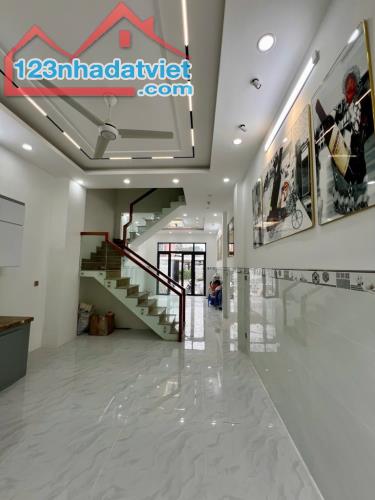 BÁN NHÀ MẶT TIỀN HÀNG TRE, 106m2, 4 TẦNG, CÓ SÂN ĐỂ XE HƠI, LONG THẠNH MỸ, QUẬN 9 - 3