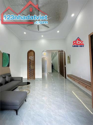 NP1077 bán nhà phố đẹp , gồm 3 phòng ngủ, thiết kế đẹp hiện đại, hàng xóm thân thiện - 1