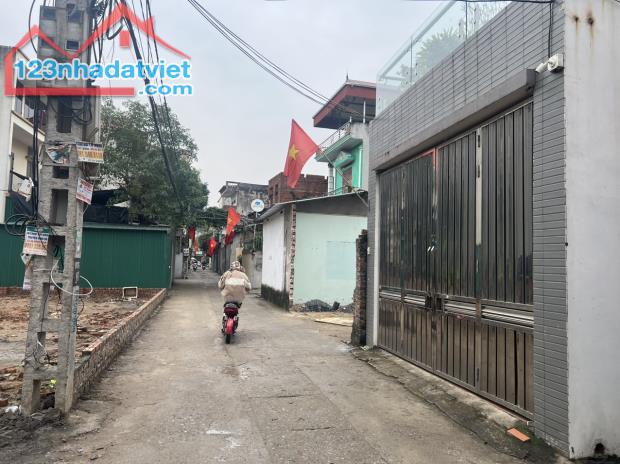 Nhà 2 tầng diện tích 60 m mt. 5m giá nhỉnh 1 tỷ x.  X mầm non nhé
THOÁNG TRƯỚC - THOÁNG - 1
