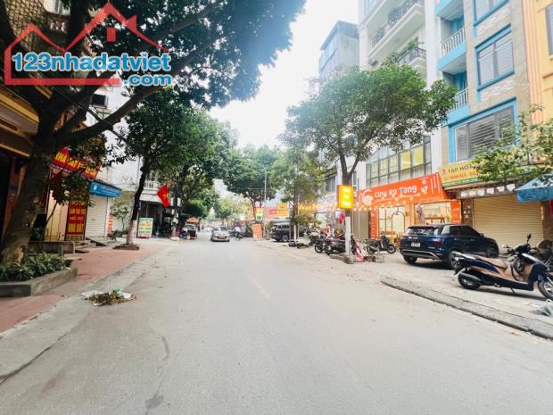 Bán nhà mặt phố Lê Lai, Vỉa hè, 2 mặt tiền, Phố ẩm thực, KD sầm uất. giá 11.2 tỷ
