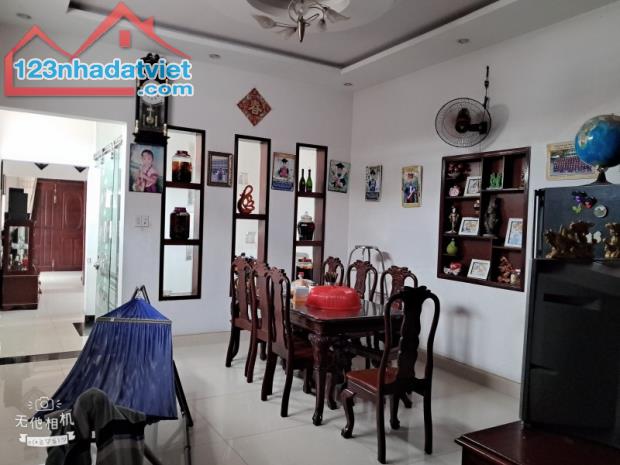 Gấp bán nhà Thủ Đức, 4 tầng, dt 100m2, chỉ 12.5 tỷ, Mặt tiền kinh doanh Man Thiện.