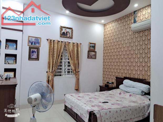Gấp bán nhà Thủ Đức, 4 tầng, dt 100m2, chỉ 12.5 tỷ, Mặt tiền kinh doanh Man Thiện. - 1