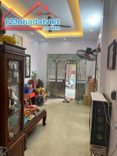 Cần bán nhà riêng chính chủ 5 tầng ngõ 82 Nguyễn Phúc Lai Đống Đa oto vào nhà giá 11.5 tỷ - 2
