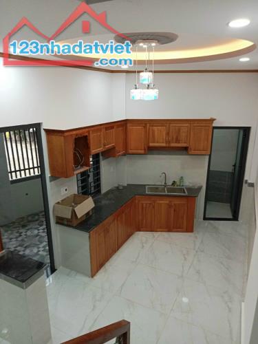 Nhà 2 lầu trệt mới xây hoàn công 2.8 tỷ/150m2 - 1