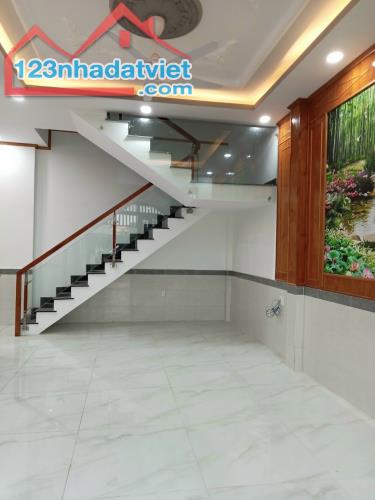 Nhà 2 lầu trệt mới xây hoàn công 2.8 tỷ/150m2 - 2