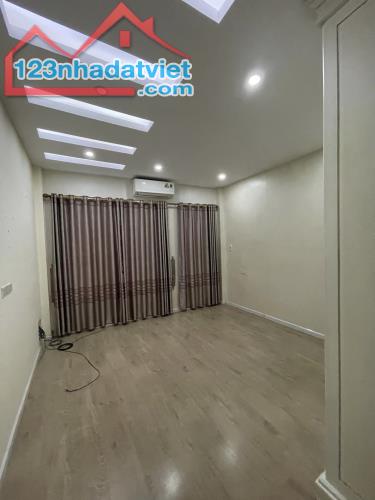Cho thuê nhà riêng 5 tầng ở Đàm Quang Trung, Long Biên, Hà Nội. S=35m2.Gía: 8tr/th - 3