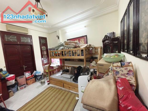 Cần bán nhà phân lô phố Trần Quốc Hoàn 50m2, 5T, ô tô tránh, gần mặt phố , nhỉnh 16 tỷ - 2