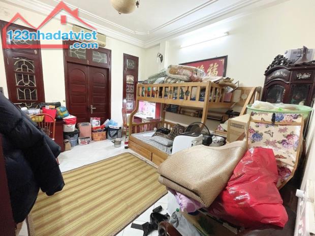 Cần bán nhà phân lô phố Trần Quốc Hoàn 50m2, 5T, ô tô tránh, gần mặt phố , nhỉnh 16 tỷ - 4