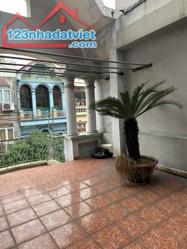 Cần bán nhà phân lô phố Trần Quốc Hoàn 50m2, 5T, ô tô tránh, gần mặt phố , nhỉnh 16 tỷ - 5