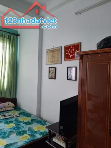 Gấp bán nhà Quận 1, gần Nguyễn Đình Chiểu, chỉ 30 tỷ, Mặt tiền kinh doanh 11m.