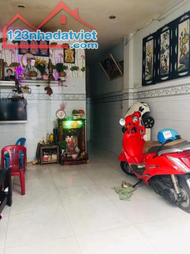 Bán gấp nhà Cách Mạng Tháng Tám.Quận 3.HXH.