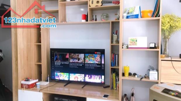 Gấp bán nhà Quận 1, 5 tầng, chỉ 28 tỷ, dt 80m2, gần Mặt tiền Nguyễn Văn Thủ.