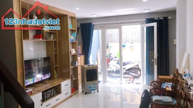 Gấp bán nhà Quận 1, 5 tầng, chỉ 28 tỷ, dt 80m2, gần Mặt tiền Nguyễn Văn Thủ. - 1