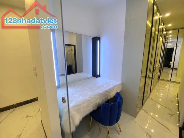 NHÀ ĐẸP QUẬN 2 - PHÒNG NGỦ MASTER - WALK-IN CLOSET - SÂN THƯỢNG VIEW LANDMARK 81 - 4