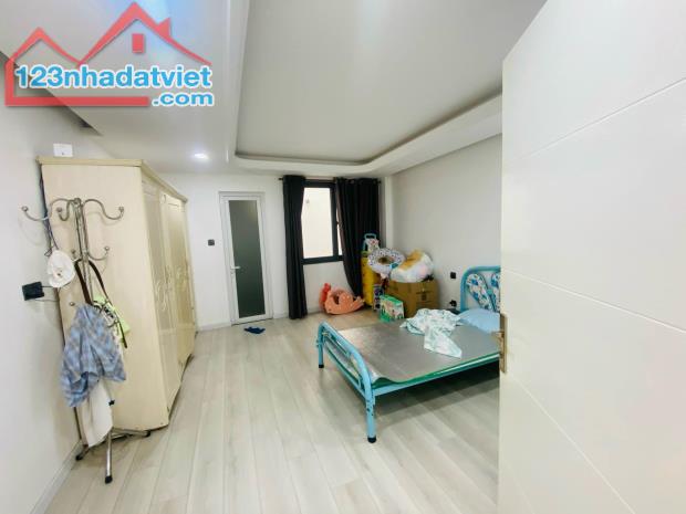 Chủ bán gấp, nhà 3 tầng, 169m2 đất, chỉ 14 tỷ 850, ngay chợ Bà Chiểu - 2