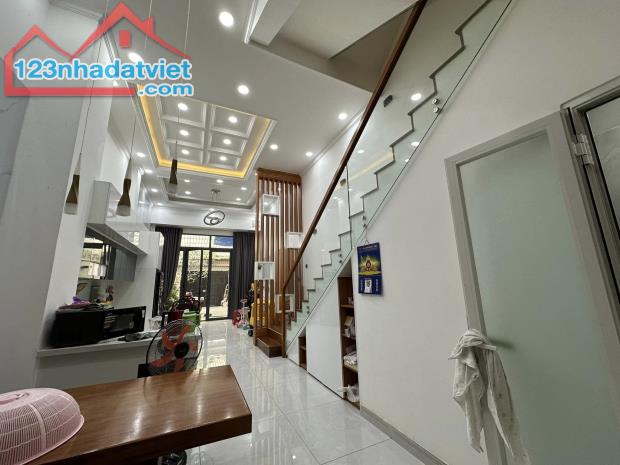 Chủ bán gấp, nhà 3 tầng, 169m2 đất, chỉ 14 tỷ 850, ngay chợ Bà Chiểu - 3