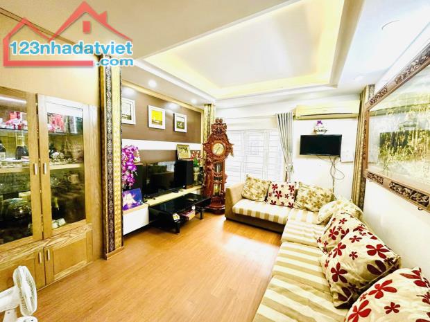 Bán nhà Cầu Giấy, Lô Góc 2 Thoáng, Ngõ Rộng, Gần Phố,Tiện Ích,38m*5T*5P*chỉ 6,x tỷ