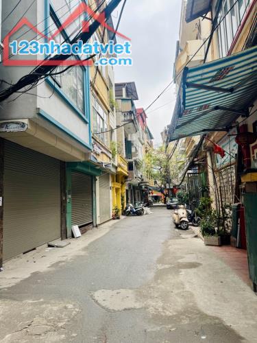 Bán nhà phố Nguyễn Phúc Lai 71m2 mặt tiền khủng, view thoáng vĩnh viễn thông 3 tuyến phố