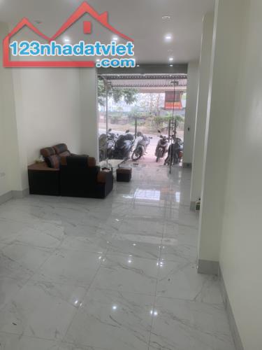 Cho thuê nhà đường Phạm Văn Đồng, Bắc Từ Liêm 80m x2 tầng mặt tiền 4m thích hợp làm cửa hà - 1