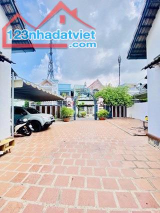 Bán Biệt Thự rộng Siêu đẹp 865m2, P. Tân Phú, Quận 9, GIÁ bán tốt 46tr/m2 - 3