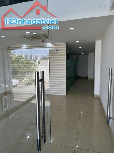 Cho thuê tòa nhà có hầm thang máy 5 tầng sàn thông phù hợp làm VP An Phú - 2