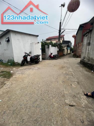 tôi bán nhanh mảnh đất 70m giáp Thị Trấn Chúc Sơn - Hà Nội, đường ô tô