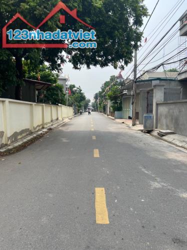 tôi bán nhanh mảnh đất 70m giáp Thị Trấn Chúc Sơn - Hà Nội, đường ô tô - 2